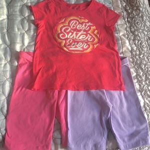 Girls t shirt/2 shorts lot great condition!
